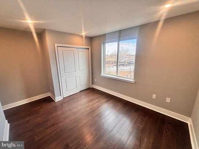 Building Photo - 3255 Ridge Ave