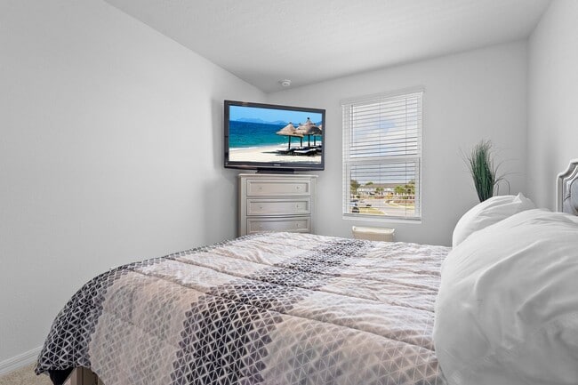 Building Photo - Beautifull Furnished Townhome - Nokomis - ...