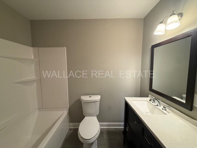 Building Photo - SUPER CUTE CRAFTSMAN HOME...2 BEDROOM/2 BATH IN FOUNTAIN CITY!!