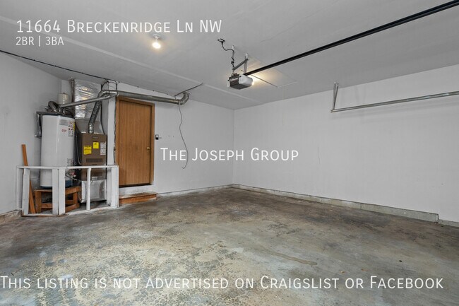 Building Photo - Centrally located 2 bed/2.5 bath in Silver...