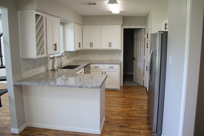 Building Photo - 10031 Haddington Dr
