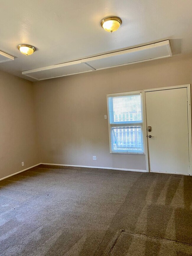 Building Photo - Available for 2025-2026 Fall Pre-Leasing: ...