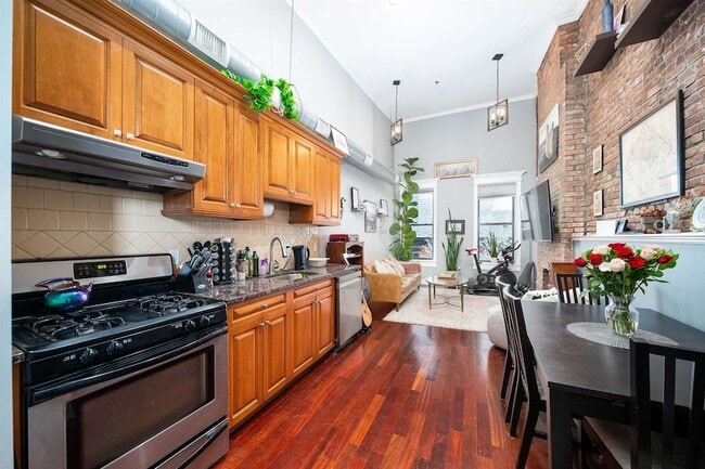 Building Photo - 515 Manila Ave