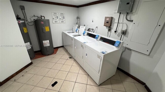 Building Photo - 9688 Fontainebleau Blvd