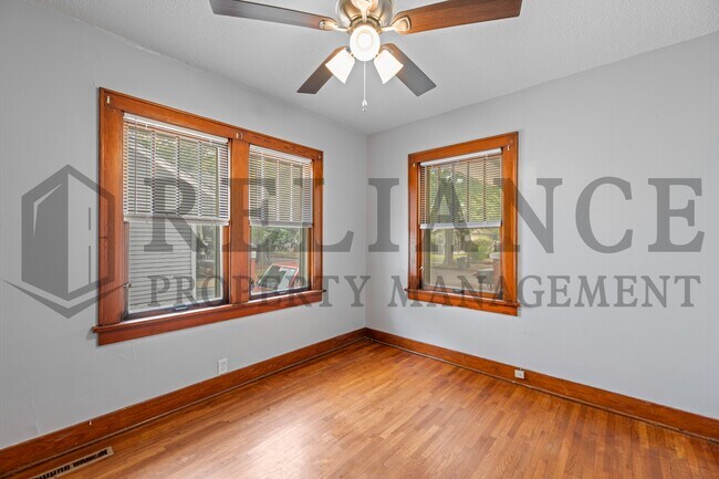 Building Photo - 621 S Green St