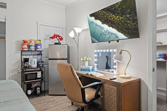 Building Photo - 10150 Sierra Madre Rd