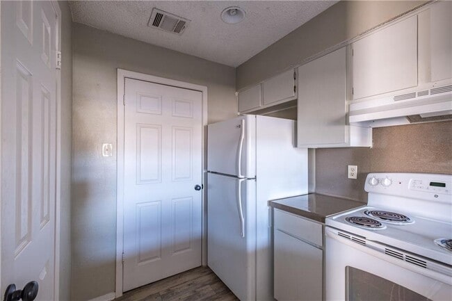 Building Photo - 5305 Indio Dr