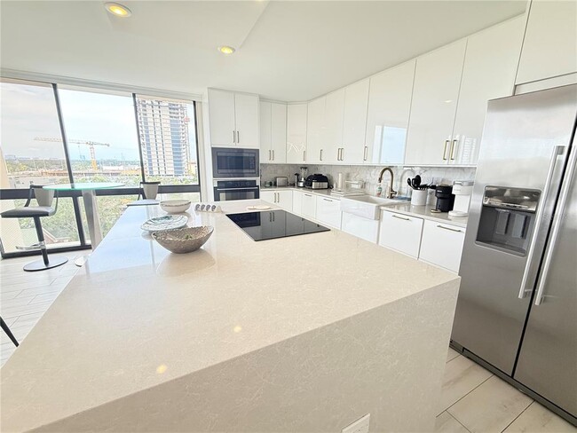 Building Photo - 3301 Bayshore Blvd