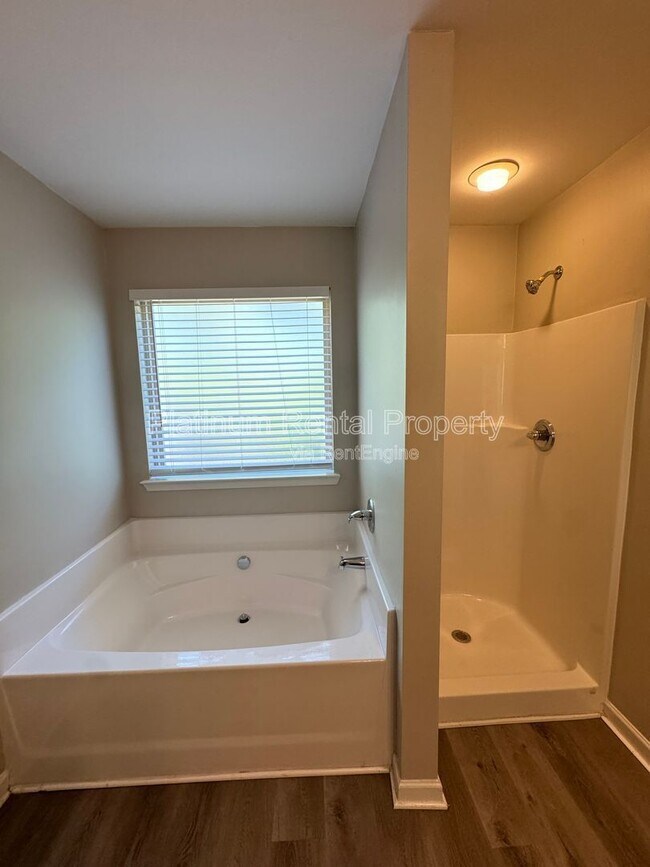 Building Photo - 3368 Pennington Dr