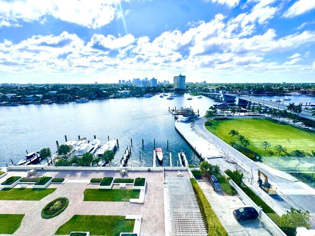 Building Photo - 1 Las Olas Cir