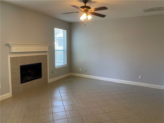 Building Photo - 3610 Eagles Nest St