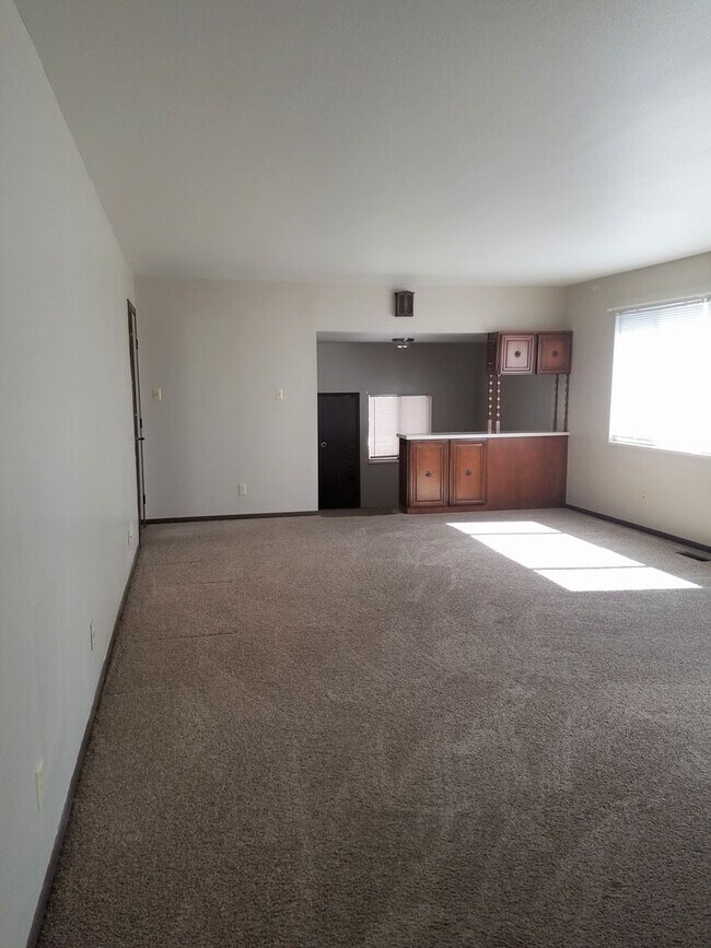 Building Photo - 936 Molello 410-414 W 14th Street