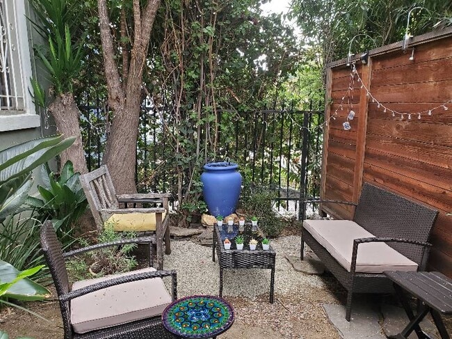 Courtyard - 1436 Formosa N Ave