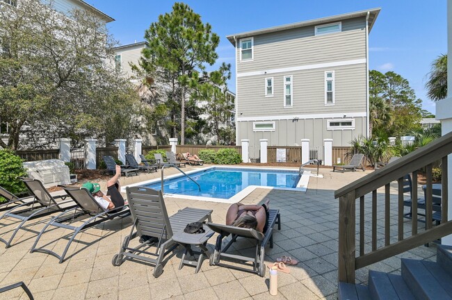 Building Photo - 63 Sawgrass Ln