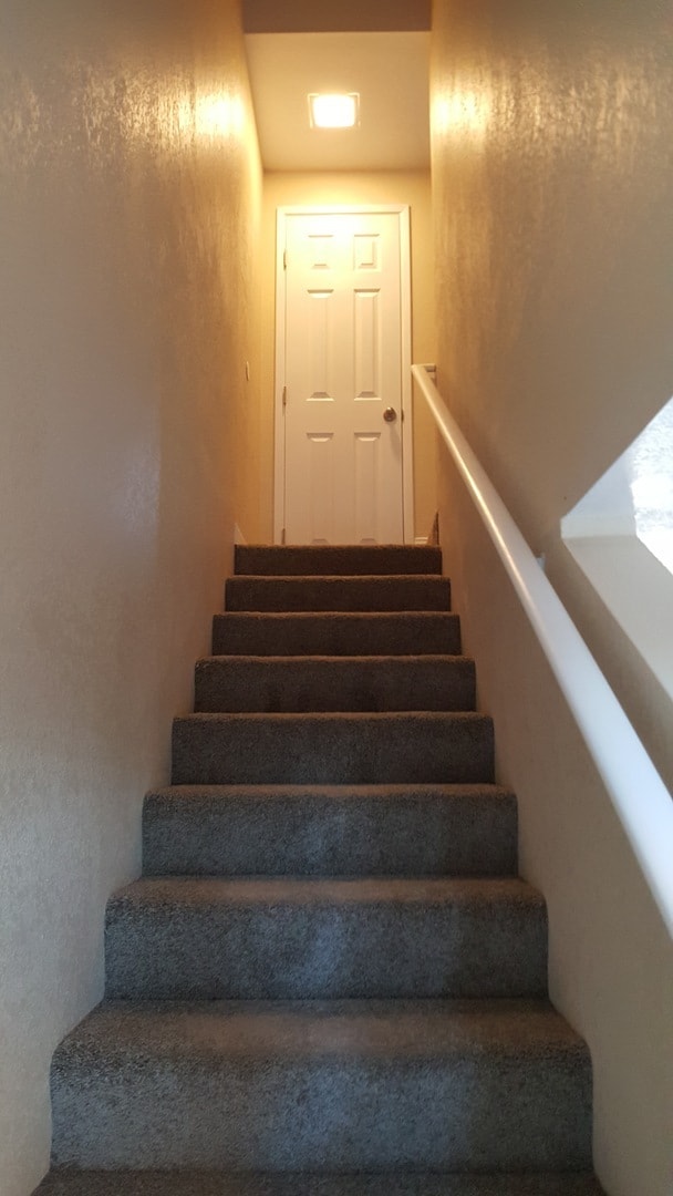 Building Photo - 2 Bed/1.5 Bath Townhouse