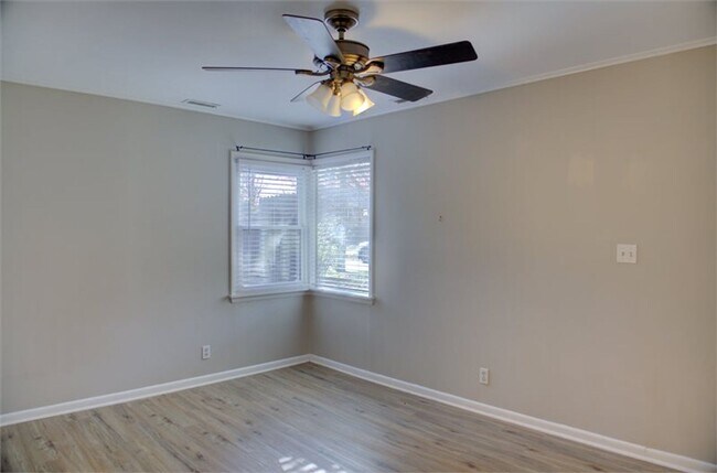 Building Photo - Beautiful Ranch-Style Rental in Marion Gar...