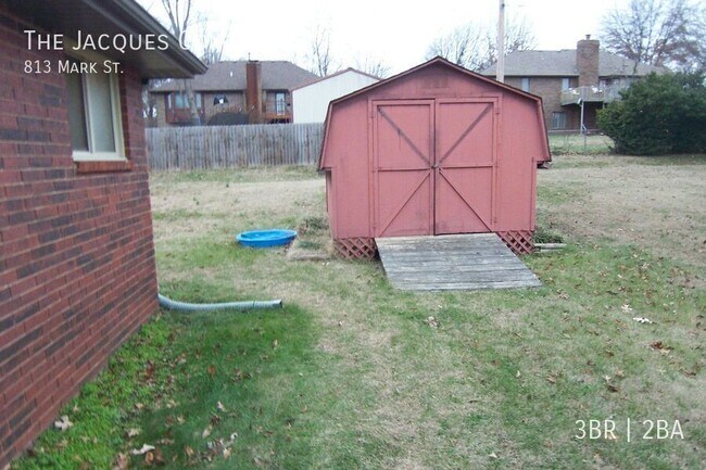 Building Photo - 813 Mark St