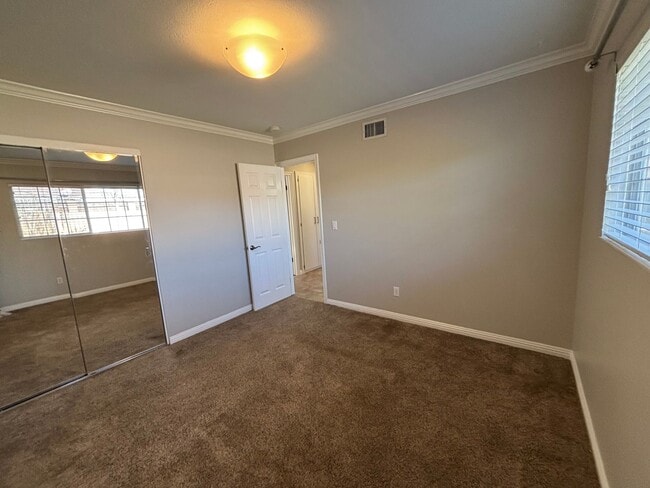 Building Photo - Beautiful home in the city of Orange.