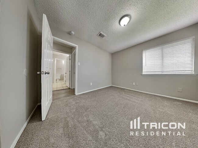 Building Photo - 23318 Pebworth Pl