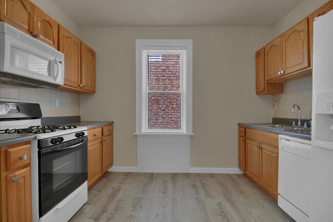 Building Photo - (233) 7729-31 Gissler Ave