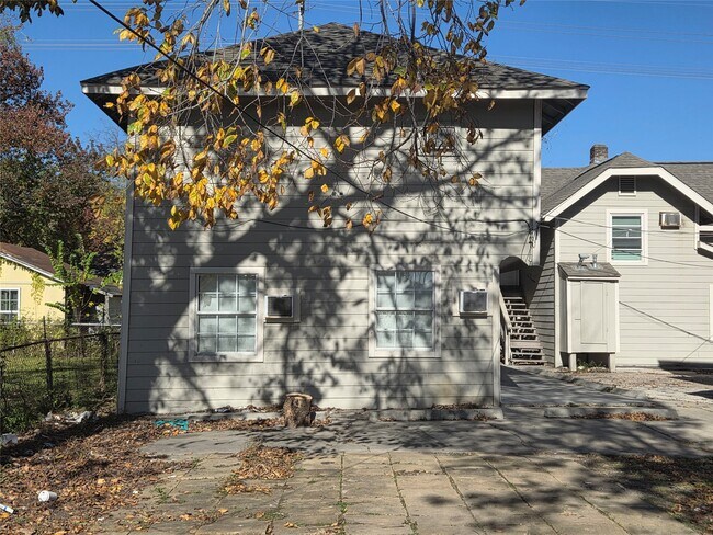 Building Photo - 302-371 71st St