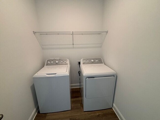 Building Photo - MOVE IN SPECIAL-3 bedroom with study/flex/office/keeping room