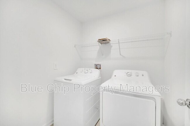 Building Photo - 1623 Reservoir Pl