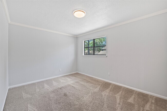 Building Photo - 911 Montview Dr