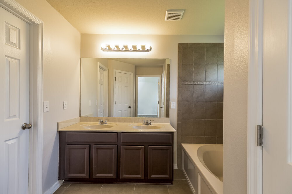 Building Photo - 907 Muirwood Way