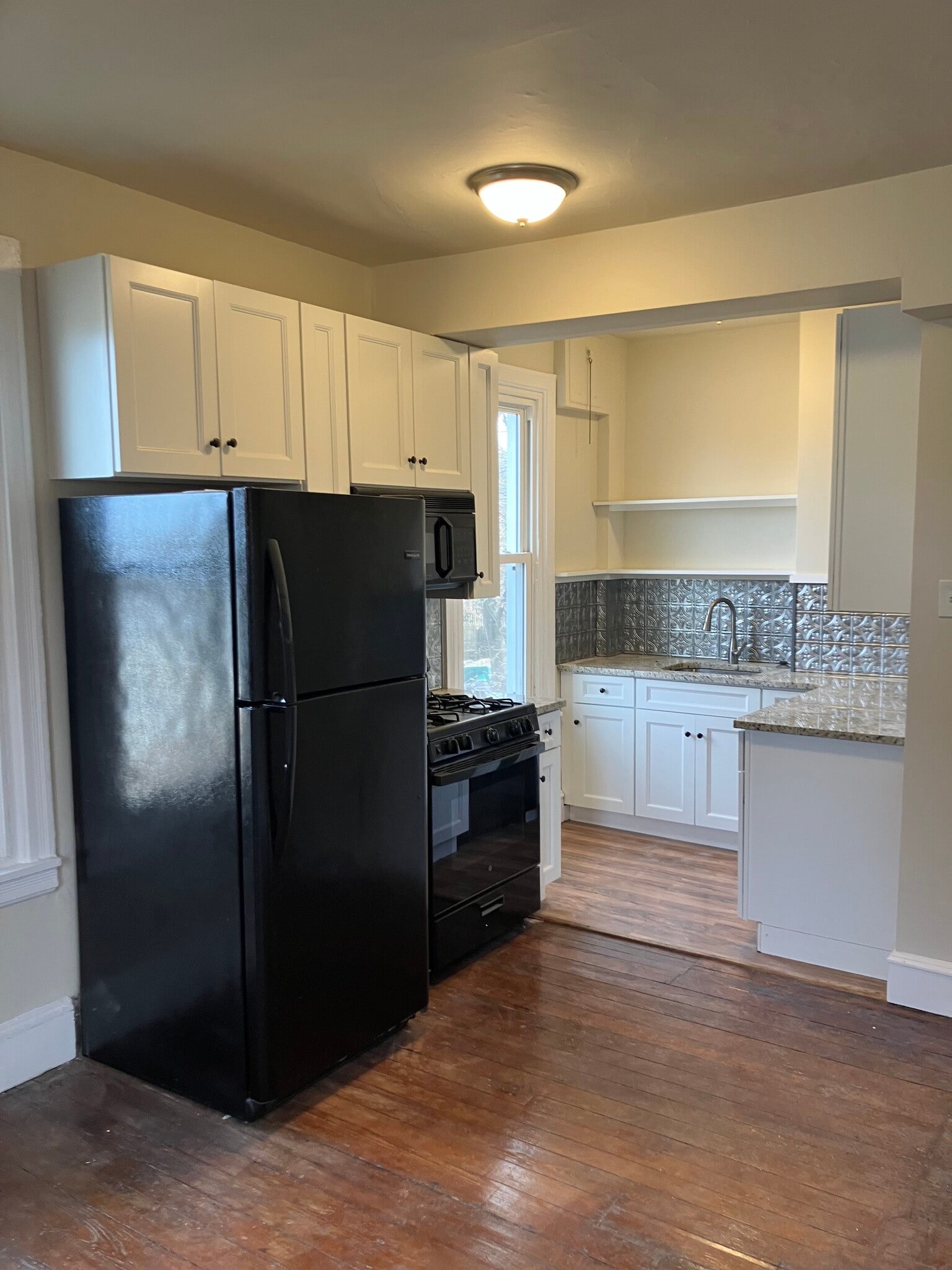 Kitchen - 1511 Spring Ave