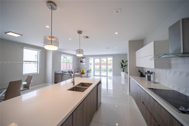 Building Photo - 3651 SW 26th St