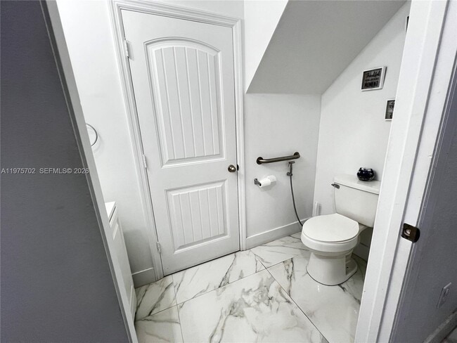 Building Photo - 748 NE 34th Ave