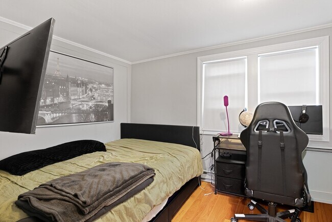 Building Photo - 7 Vining Ct