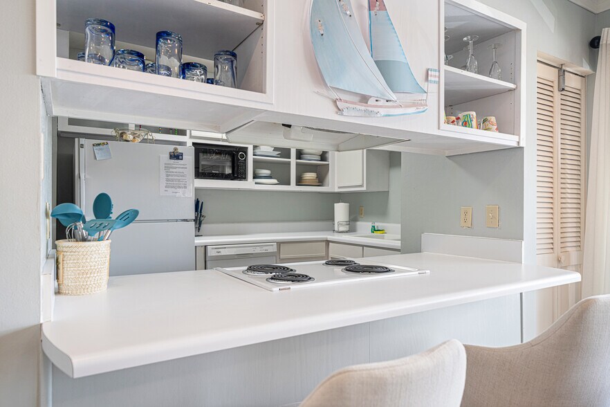 Building Photo - 4000 Gulf Terrace Dr