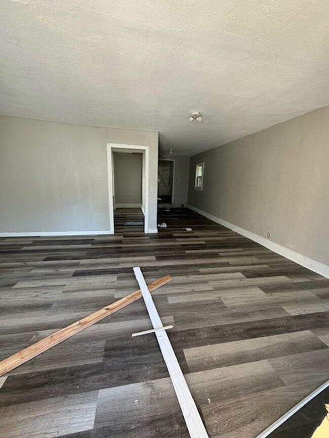 Building Photo - Rent Reduced