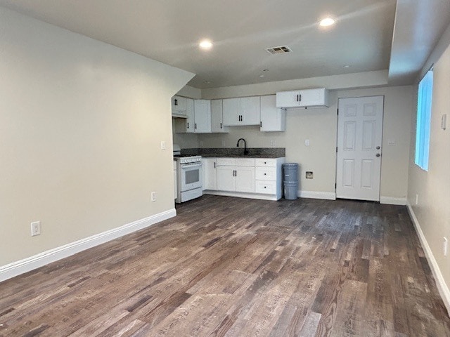 Building Photo - 213 1/2 E 84th Pl