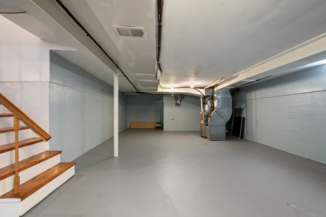 Building Photo - 5840 N Kimball Ave