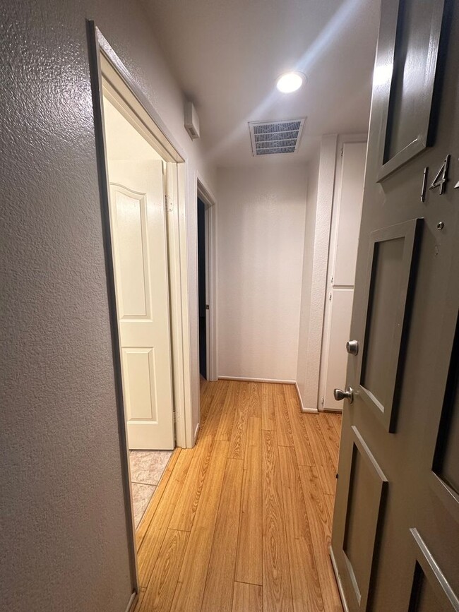 Building Photo - (PENDING APPLICATION) Gated West Lancaster...