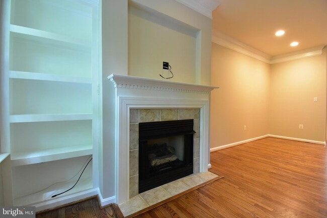 Building Photo - 5053 Kilburn St