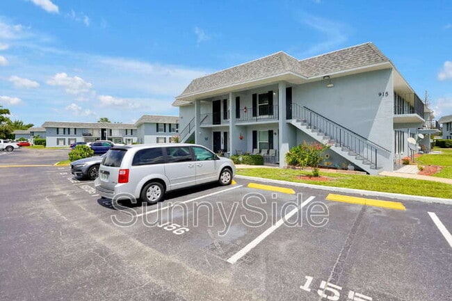 Building Photo - 915 W Oak Ridge Rd