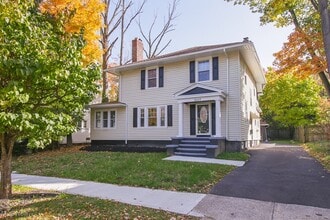 Building Photo - 2537 S Taylor Rd