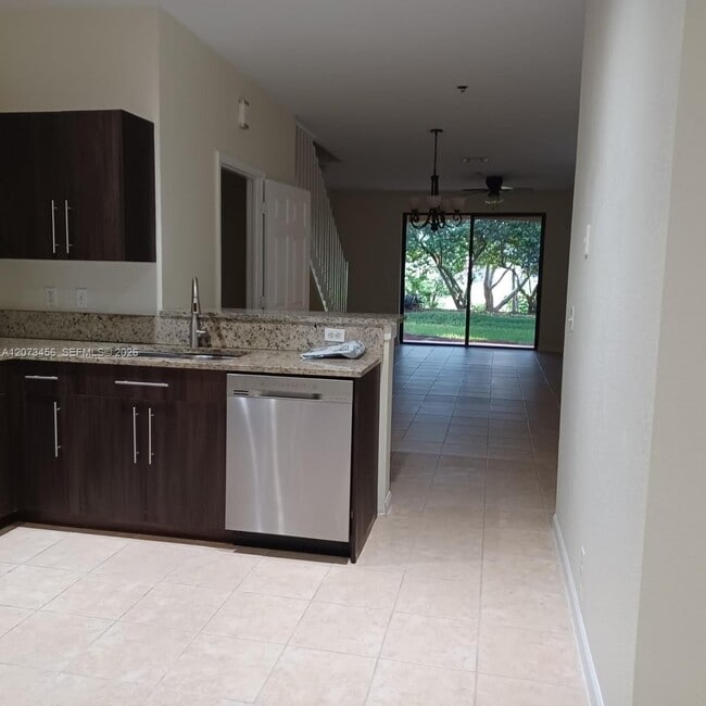 Building Photo - 3839 Pond Apple Dr