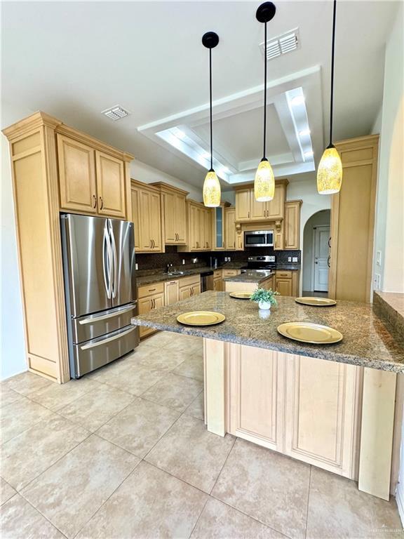 Building Photo - 27TH E St