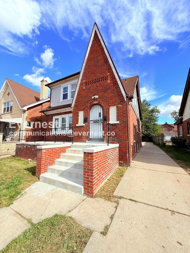 Building Photo - 15812 Kentucky St