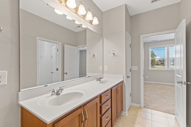 Building Photo - 1017 Fitchie Pl