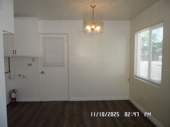 Building Photo - 5004