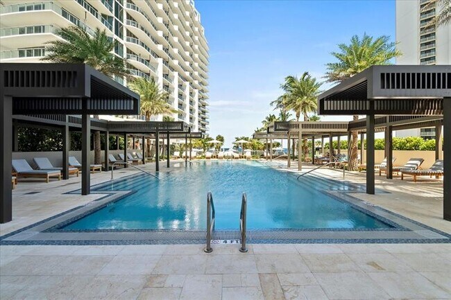 Building Photo - 3100 N Ocean Dr