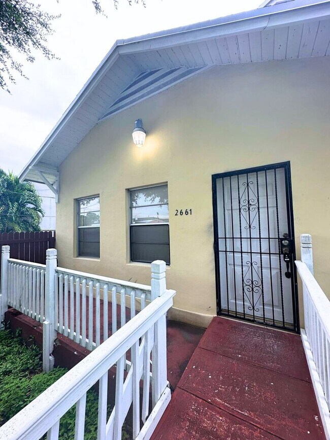 Building Photo - Huge 3 Bed House For Rent