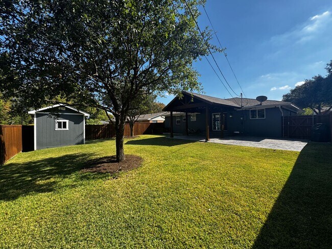 Building Photo - Updated 3 bed 2 bath with outdoor living area in Richardson!