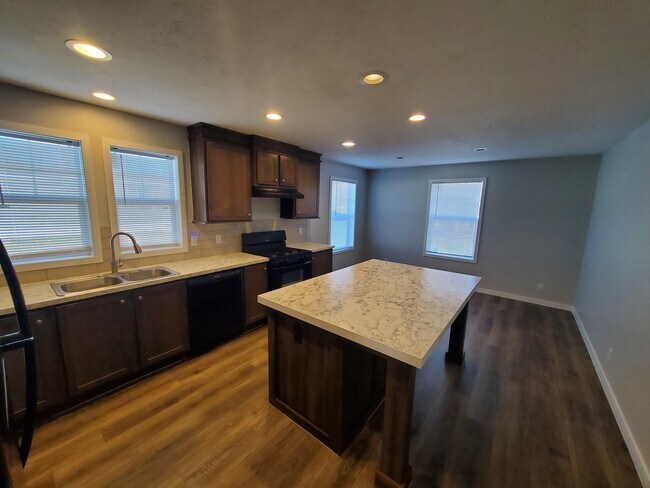 Building Photo - 19 Hummingbird Dr